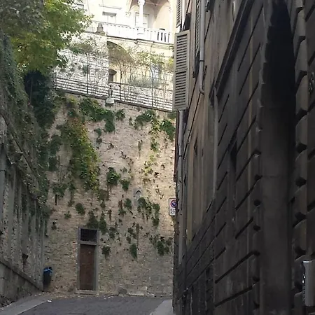 Jackie O' A La Maison فندق مبيت وإفطار