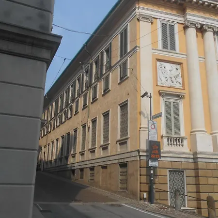 فندق مبيت وإفطار Jackie O' A La Maison بيرغامو